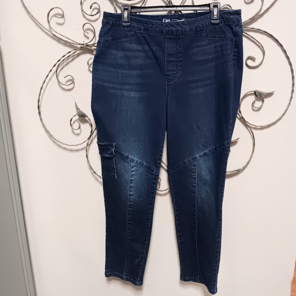 DG2 Diane Gilman pull on cargo ankle jeans, L